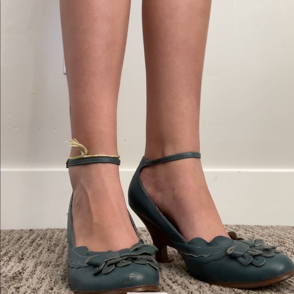TEAL VINTAGE HEELS WITH A BOW AND CUTE FRINGE - Picture 12 of 13